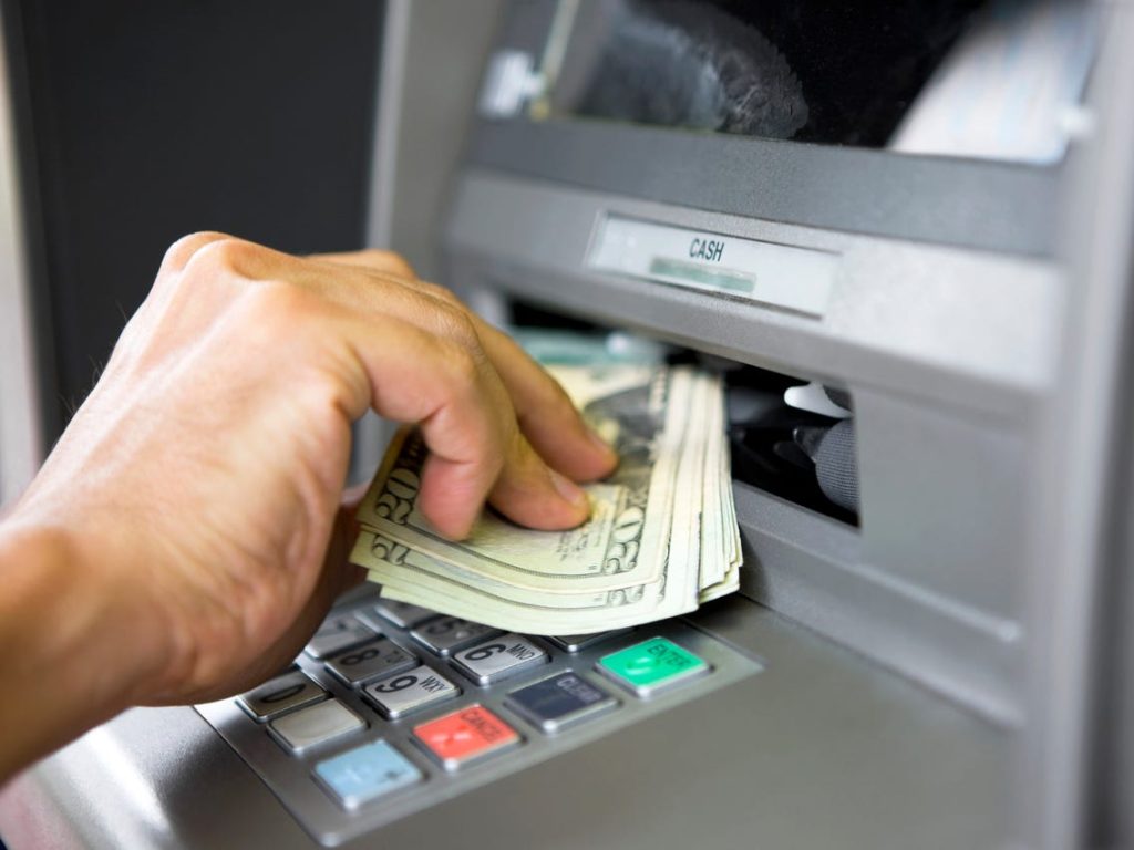 Kuçovë, 38-vjeçari dështon në vjedhjen e bankomatit 5b34f44bea02cb29008b464d