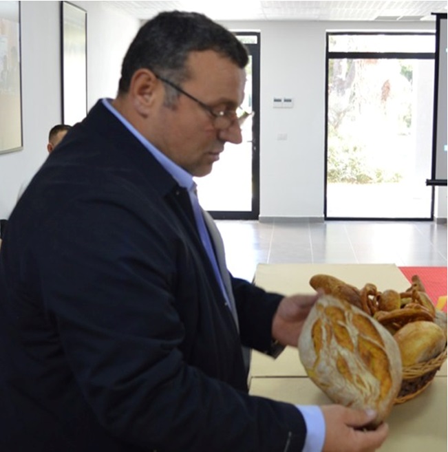 Konsumatorët shqiptarë po e paguajnë dyfish shtrenjtimin e bukës, si vidhen edhe te pesha 4 6 AvniNela