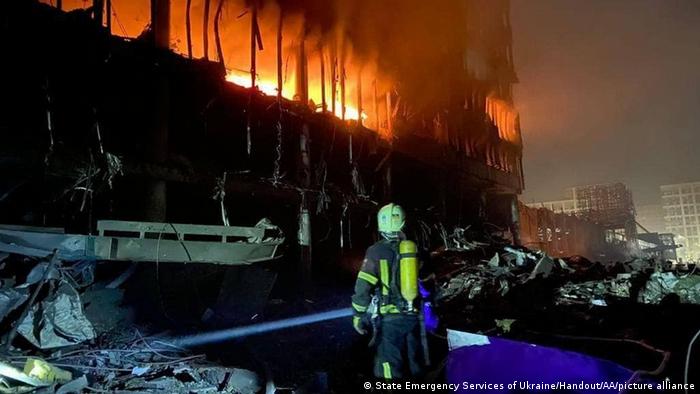 Sulmet nuk kanë të ndalur në Kiev, bombat në një qendër tregtare shkaktojnë 4 viktima 61196666 303