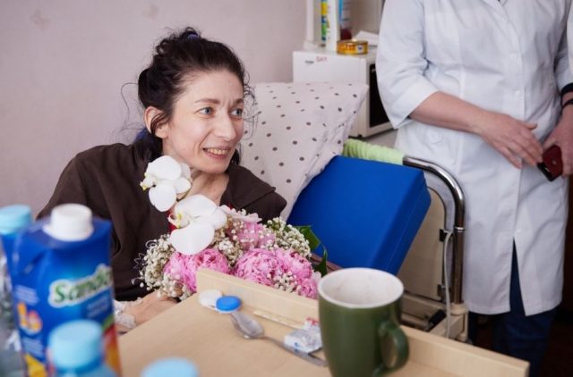 Foto/ Presidenti Zelenskyy viziton në spital ukrainasit e plagosur 5 7 6 640x422 1