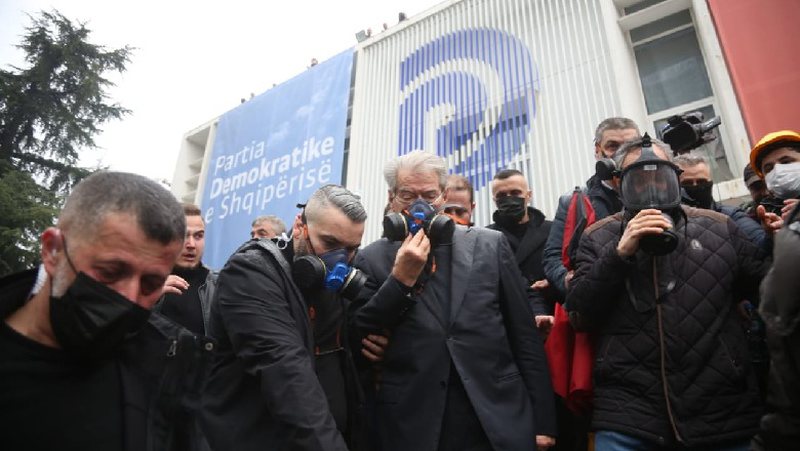 FOTOT-PIKANTE: Lulzim Basha dhe marrëdhënia e tij me Sali Berishën 1 800 0 61dada821e767