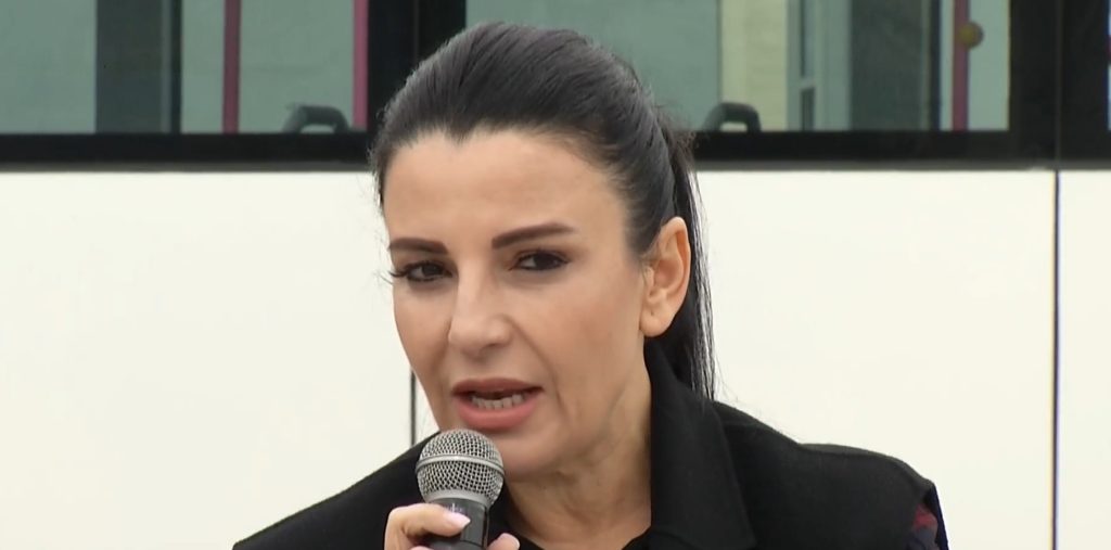 Takim me përfaqësues të transportit/ Balluku garanton: S’ka rritje biletash, kompensim me 100 lekë për çdo litër naftë 8527