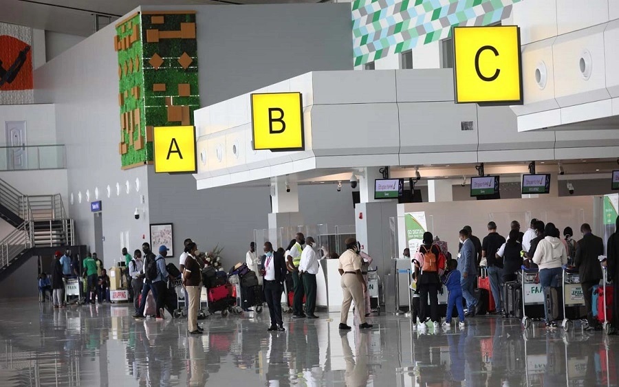 Pandemia Covid-19, Britania heq të gjitha kufizimet Airport