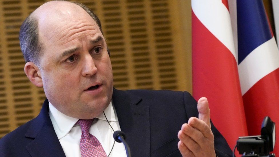 Ministri britanik: Një mashtrues më mori në telefon duke më thënë se ishte kryeministri ukrainas Ben Wallace