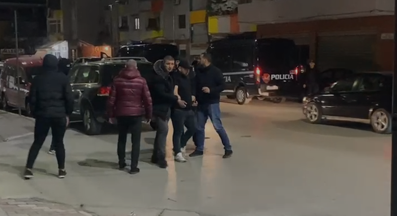 Flasin fqinjët e Nuredin Dumanit: Ja çfarë ndodhi para katër ditësh që i trokita në derë! FIER