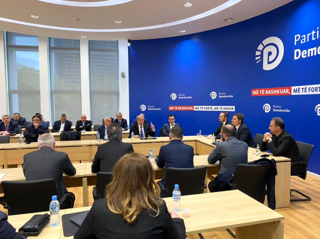 Alibeaj-Berishës: Je i paftuar, ish-kryeministri: Duhet të pranoni realitetin, debate në nisje të mbledhjes në PD IMG 20220331 WA0000 1024x766 1