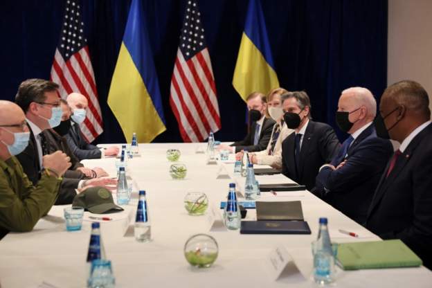 Biden vizitë në Poloni, takohet me dy ministra ukrainas Joe Biden