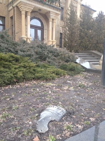 Foto / Raketat ruse sulmojnë shtëpinë e presidentit Zelensky 1 SHTE