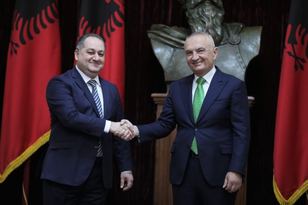 Sandër Beci është anëtari më i ri i Gjykatës Kushtetuese, betohet para Presidentit Meta 1 Sander Beci Presidenti 2