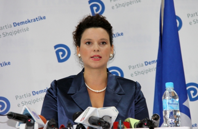 Njerëzit e Berishës marrin kontrollin e grupit të medias së PD-së në Whatsapp, largojnë zëdhënësat e Bashës dhe deputetët e tij Silvi Bardhi ok.