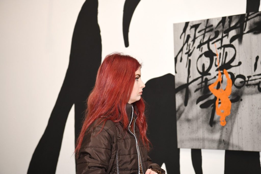 “Tirana, Kryeqytet Evropian i Rinisë 2022”; Hapet ekspozita unike “Ne jemi heronjtë tanë” në Muzeun Kombëtar 1 Street Art 1