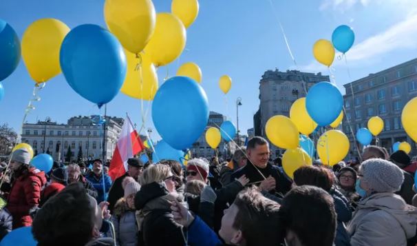 Imazhe/ Evropa protesta ndaj Rusisë, mijëra njerëz në sheshe kundër pushtimit të Ukrainës 5 TYU 1
