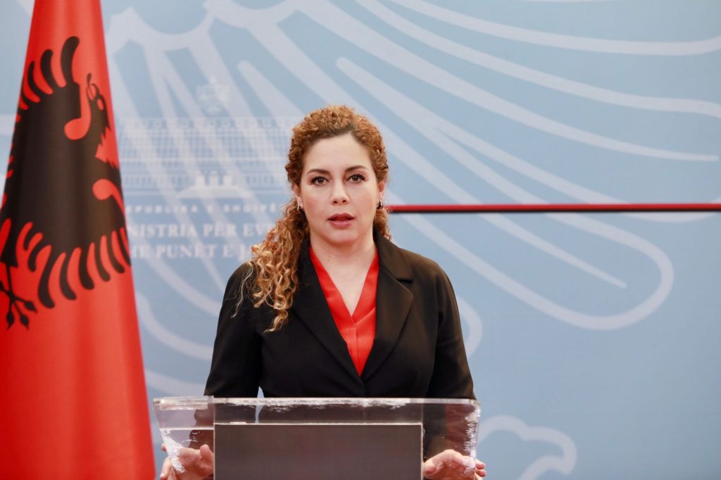 Ministrja e Jashtme, Olta Xhaçka uron arsimtarët: Mirënjohje dhe respekt! WhatsApp Image 2022 02 27 at 6.38.46 PM