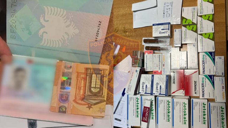 Rinas/ Procedohet 18-vjeçari beratas që tentoi të korruptonte policinë. Goditet një rast i kontrabandës së ilaçeve WhatsApp Image 2022 03 25 at 09.23.17 1 770x433 1