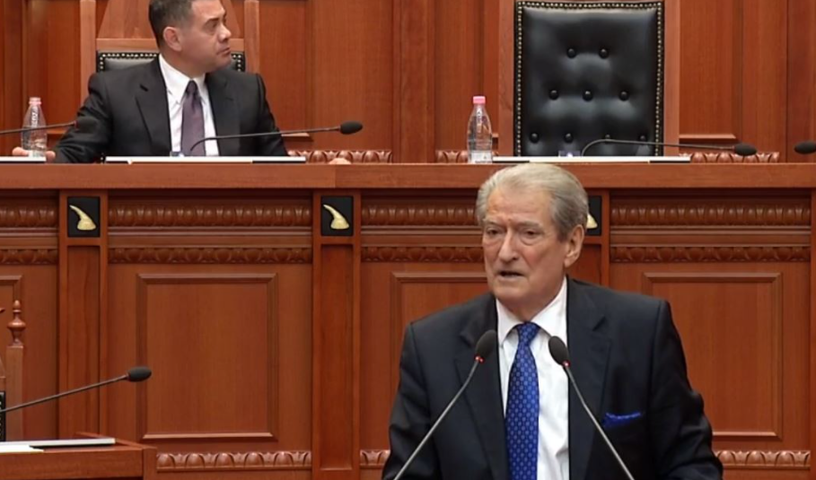 Ahmetaj debaton me Berishën: Theve embargon e naftës. Ish-kryeministri: Ecni mbi kufoma ahmetaj berisha