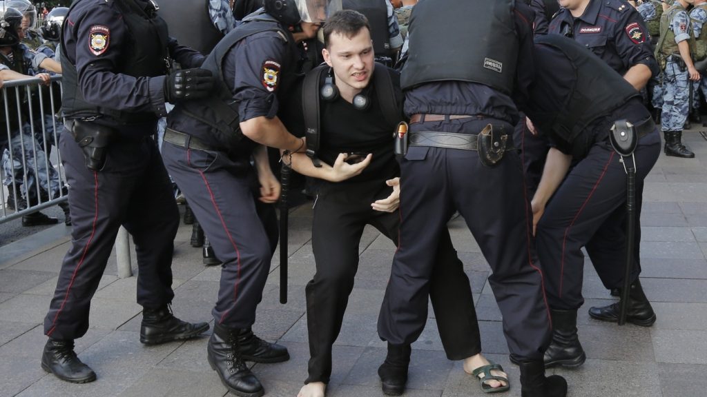 Rusi, numër i lartë arrestimesh për protestat kundër luftës në Ukrainë ap 19208503841644 wide f2284705927ada785ba271e8e65bf39e3e85bb93