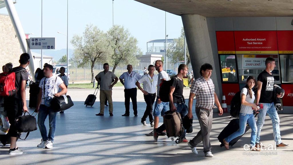 “DW” publikon lajmin: Së shpejti priten lehtësime për procedurën e bashkimit familjar asylum seekers