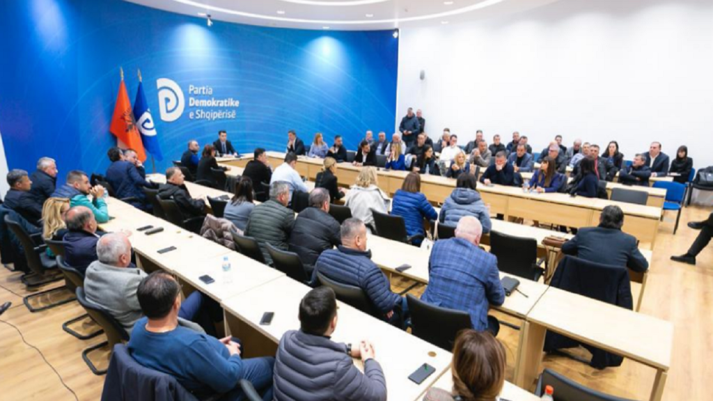 A u largua vërtet? Çfarë u tha Basha krerëve të rretheve para se të shkonin për darkë dhe dyshimet basha grupi