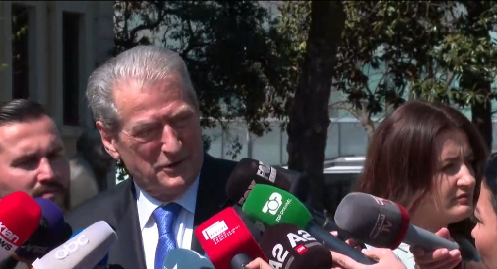 Do të tërhiqesh? Berisha: Bashizmi ishte doktrinë e dhunimit të statutit, iku me Lulin berisha 1