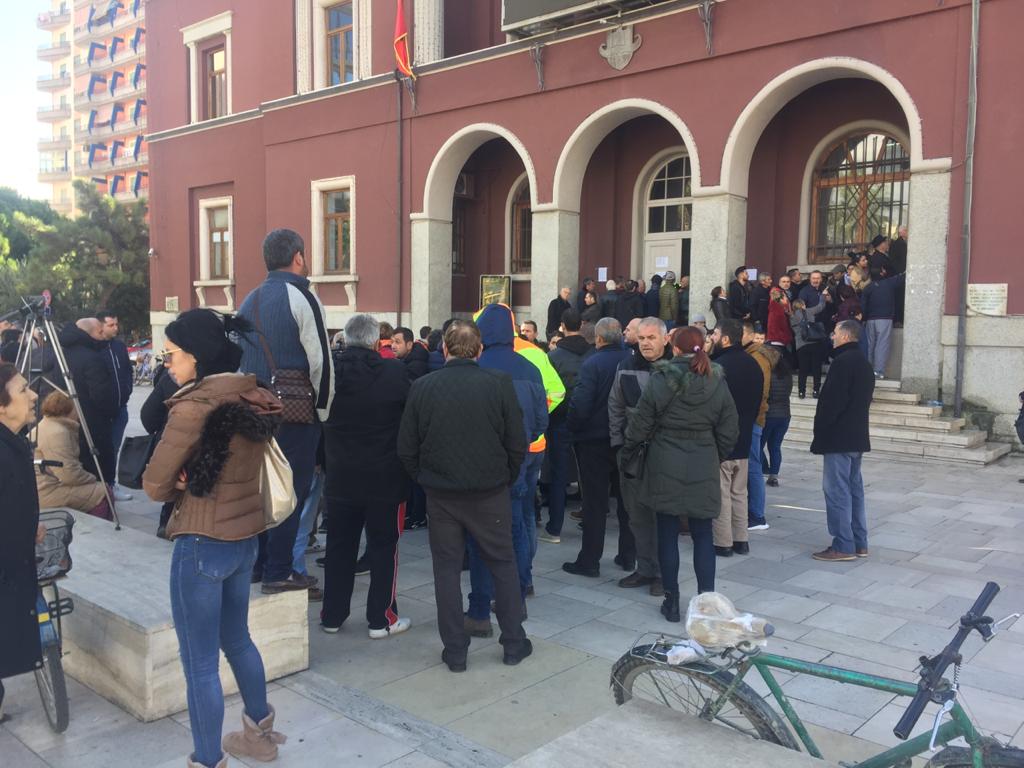 Durrës, qytetarët në protestë për rritjen e çmimeve durres proteste