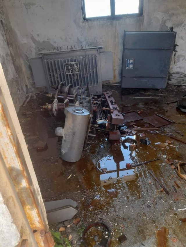 E pazakontë/ Banorët e Novoselës mbeten pa ujë si pasojë e vjedhjes së transformatorit të fshatit 1 e1b80852 2596 4388 a6b1 61f60a7dbc09 640x853 1