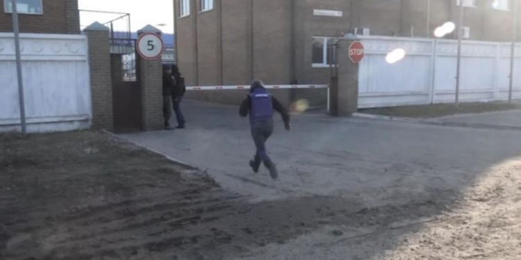 VIDEO/ Forcat ruse sulmojnë me breshëri plumbash ekipin e SkyNews gaze 750x375 1