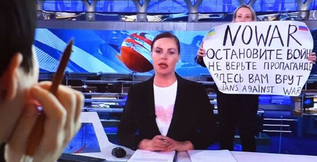 gazetarja qe protestoi