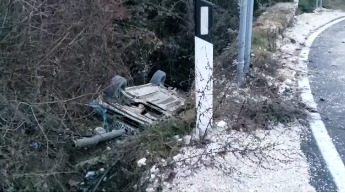 Makina përfundon në kanal, zhduket shoferi në Berat kanal 1