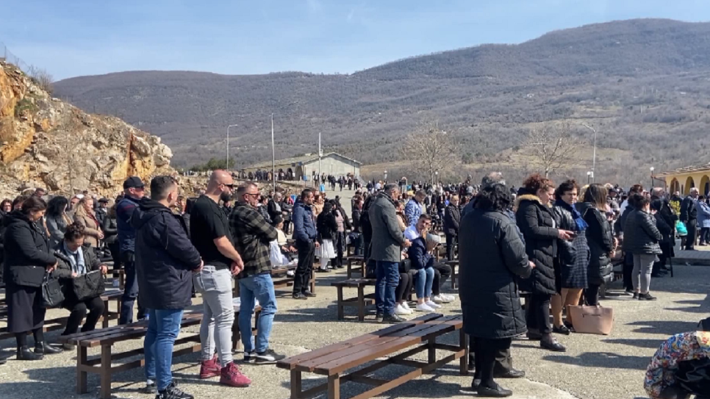 Nis pelegrinazhi i 13 të martave në Kishën e Laçit kisha e lacit