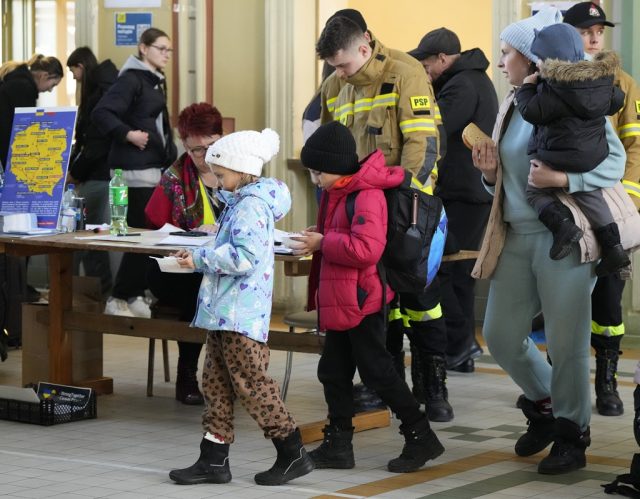 Imazhe/ Shihni se si ukrainasit e larguar nga lufta strehohen në stacionet hekurudhore të Polonisë lcimg 27469a9e 22ec 4e4e a9b2 2d3a79409774 640x499 2
