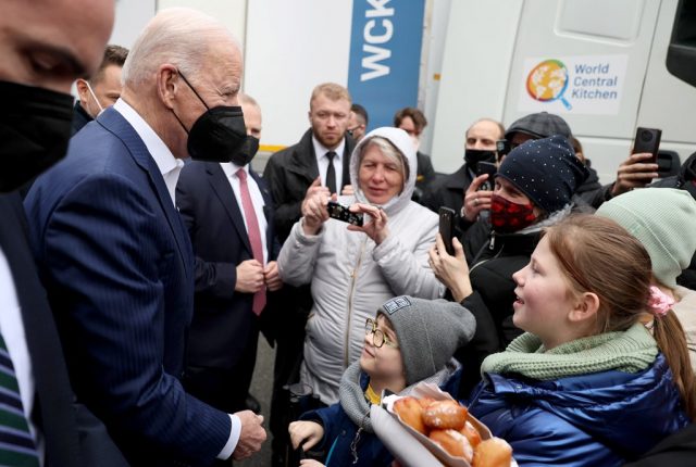 Poloni/ Presidenti Biden takon refugjatët ukrainas 3 lcimg 593557a7 ebdf 453f b7fe 76a7595c2597 640x430 1