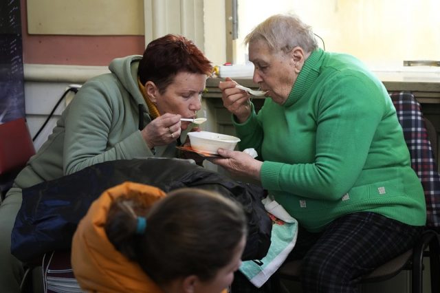 Imazhe/ Shihni se si ukrainasit e larguar nga lufta strehohen në stacionet hekurudhore të Polonisë 2 lcimg 685a4d97 4379 4d48 b2f0 f7cd3f112032 640x426 1
