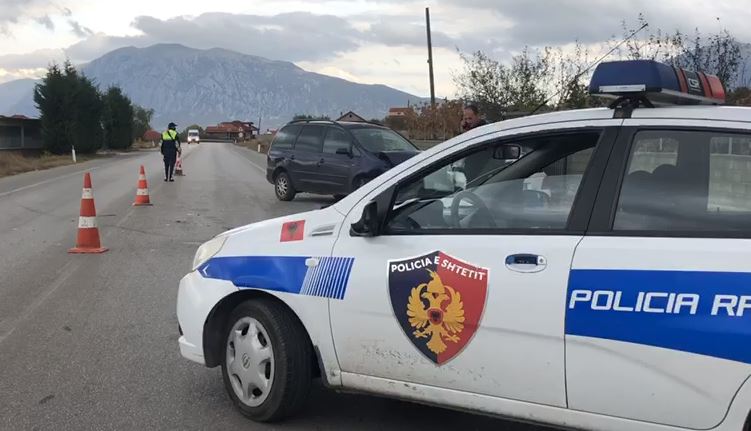 Aksident i rëndë në Tiranë/ Humb jetën pasagjeri 20-vjeç makina aksident
