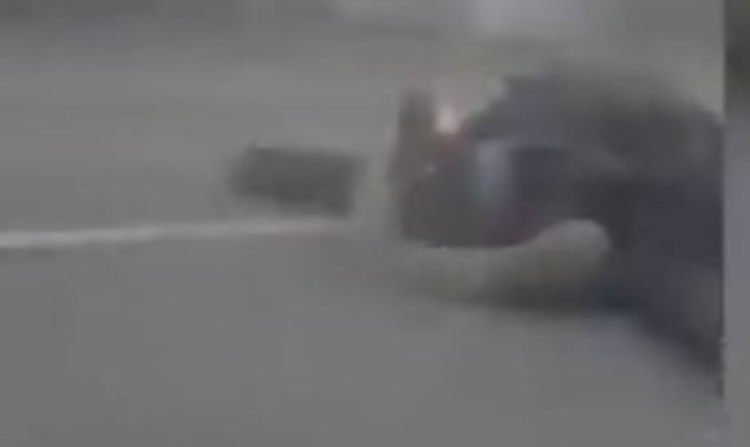 Ushtarët rusë vrasin ukrainasin para syve të të birit, rrëqeth video: Babi të lutem mos vdis njeriu
