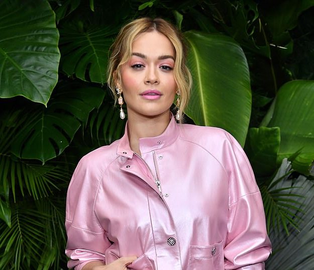 Rita Ora shkëlqen në krah të të dashurit Taika Waititi ora5 e1648376358896