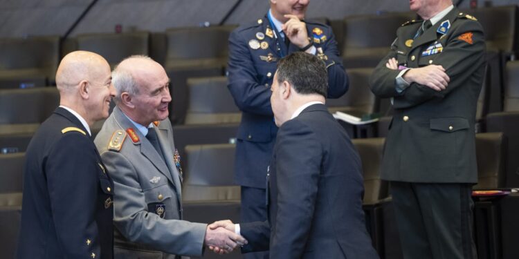 Zbardhet takimi urgjent i NATO-s për Ukrainën: Shqipëria e gatshme për ndihma humanitare peleshi