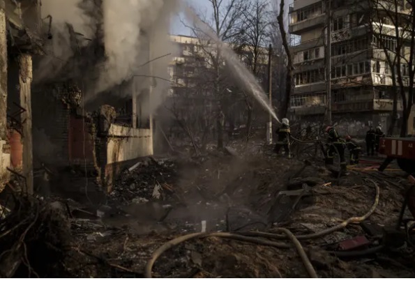 Kiev/ Rusët bombardojnë sërish, shënohen 2 viktima 2 pj