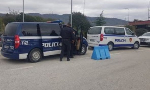 U kap me makinën plot me klandestinë, pranga 22-vjeçarit në Durrës policia 1 2 590x354 1