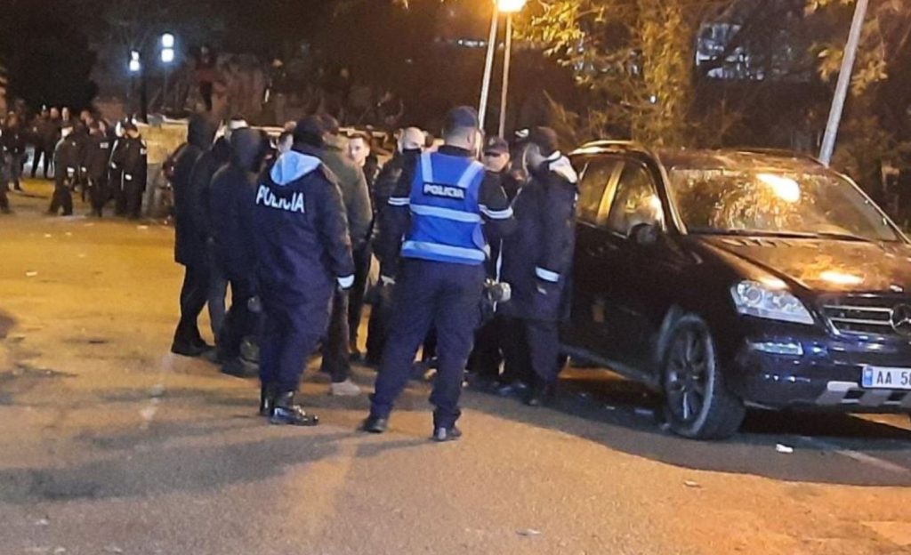 Policia arreston 16 persona të cilët protestuan për rritjen e çmimeve policia1