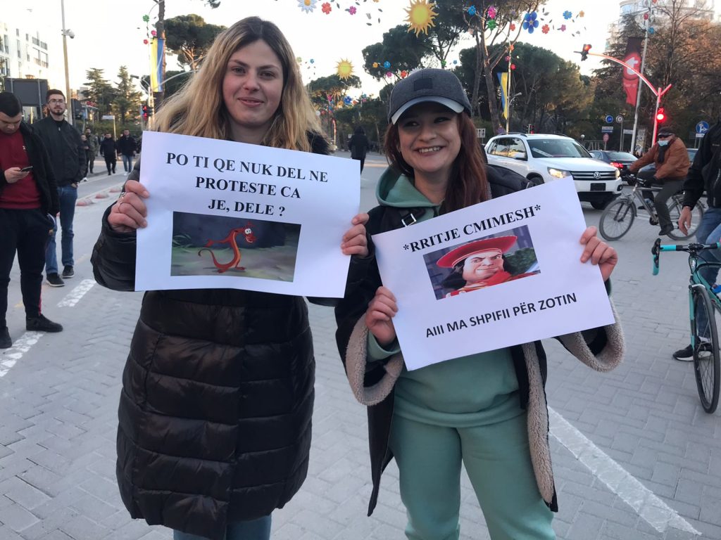 protesta dita 3 cmimi 2