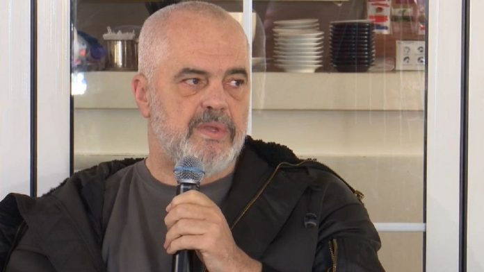 Takimi me përfaqësuesit e biznesit të vogël, Rama: Çmimi i naftës shkoi në 211 lekë pasi ka rënë në bursë rama 4 2 696x392 1