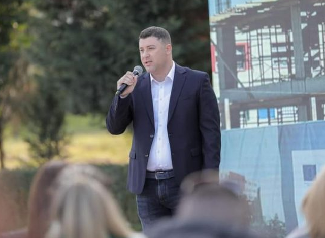 Mësuesi që u bë politikan, kush është kryebashkiaku i ri i Vorës shera