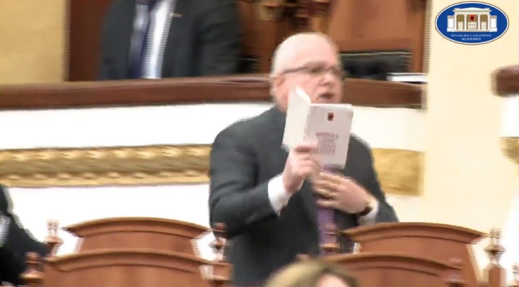 Nis me tensione seanca e sotme plenare në Kuvend, acarohet Spaho spahoo