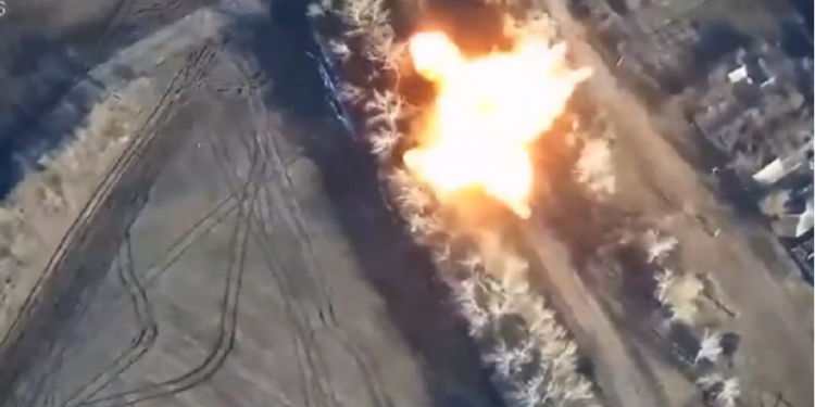 VIDEO/ Momenti kur ushtari ukrainas sulmon tankun rus sulmi 8 750x375 1