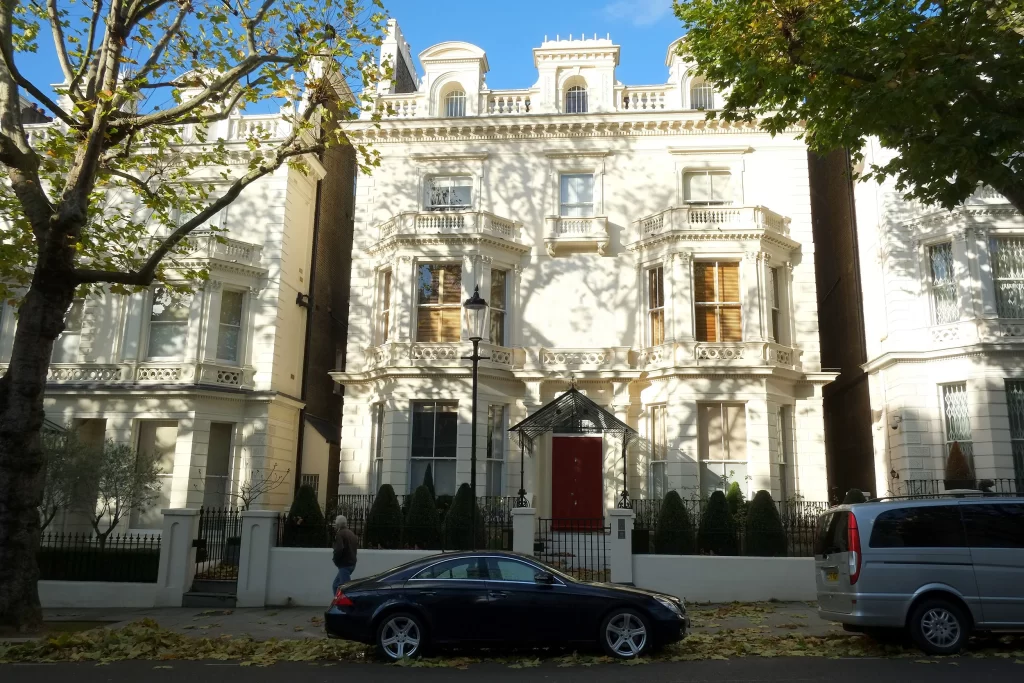 Grabitet rezidenca luksoze e David dhe Victoria Beckham teksa ata ndodheshin brenda 3 tp image beckhams house retouched