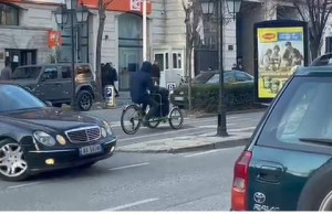 Rritja e çmimit të karburanteve zbraz rrugët nga makinat 4 tricikle 300x194 1
