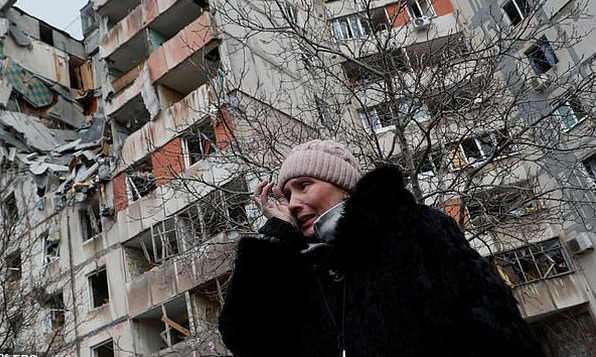 “Më pështynë dhe më thanë hiqi rrobat”, ukrainasja rrëfen orët e tmerrit nga ushtarët rus ukaine