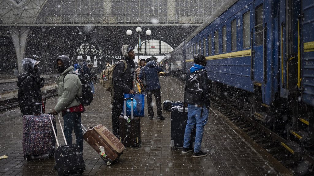 “Deri më tani janë larguar 700 000 qytetarë nga Ukraina”, njofton OKB ukraine african residents evacuation.jpg 1600x900 q85 crop subsampling 2