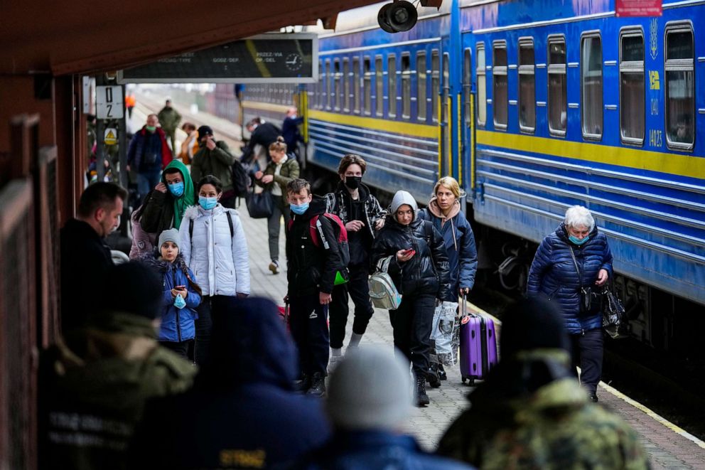 Vazhdon eksodi, OKB përditëson shifrën e ukrainasve të larguar nga lufta ukrainians poland ap rc