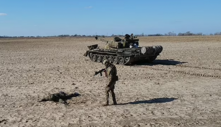 Ushtari rus i dorëzohet ukrainasve me gjithë tank në këmbim të 10 mijë USD dhe shtetësisë ushtari rus 1 770x442 1